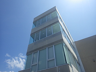 和歌山大学（栄谷）西5号館外部建具等改修工事 竣工